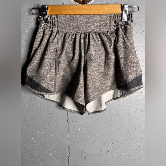 Lululemon Hotty Hot Short  Low-Rise 4 Tall “Heather Lux Multi Black - Picture 3 of 9